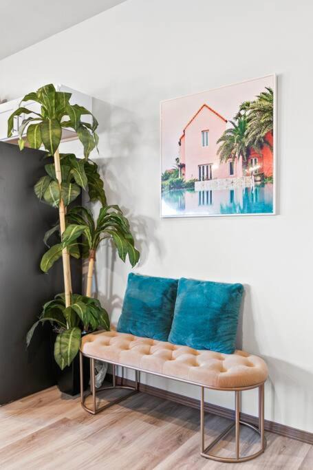 Photo of Livingroom in South Perry District