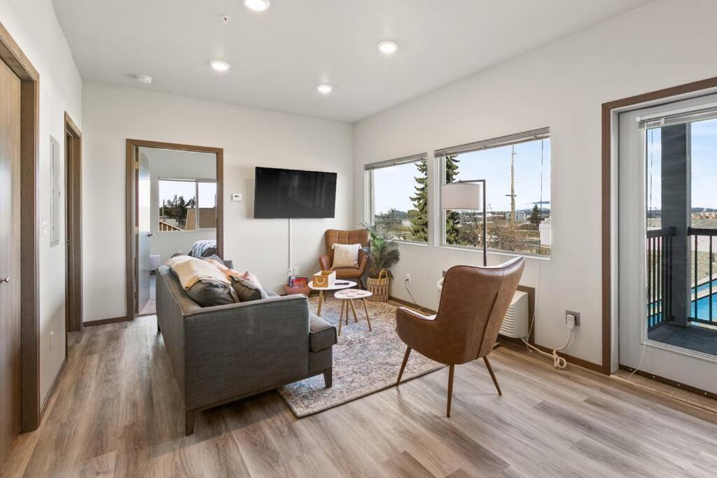 Photo of Livingroom in South Perry District
