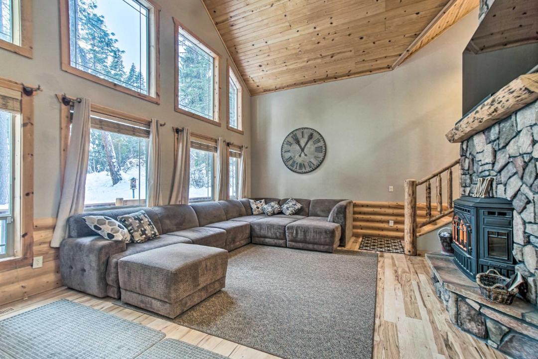 Photo of Livingroom in Garden Valley