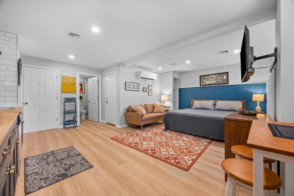 Photo of Livingroom in South Side Flats