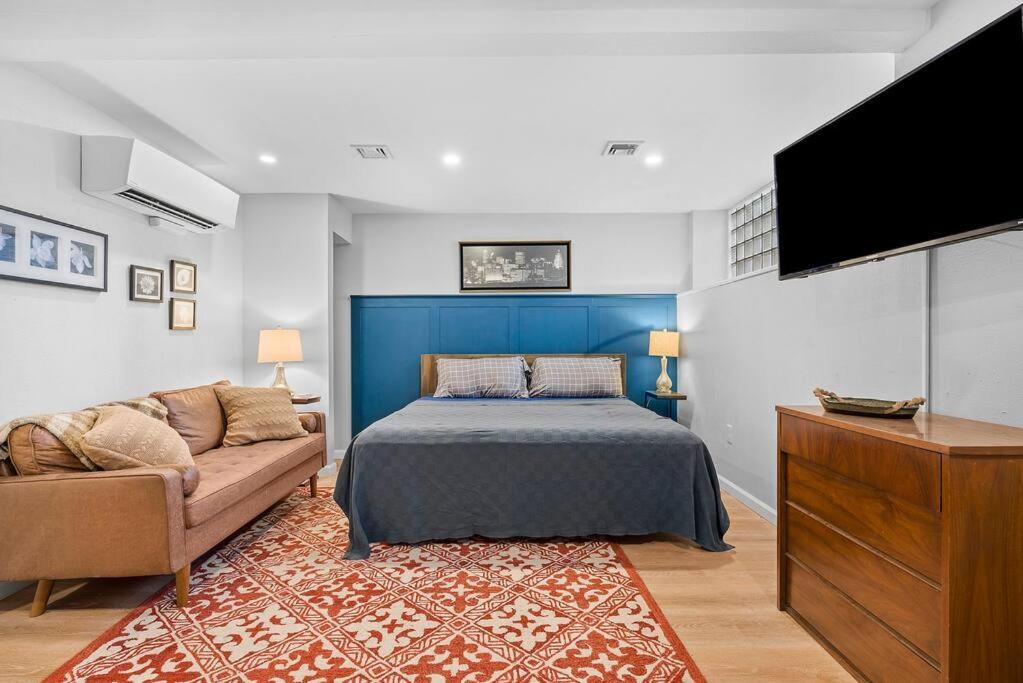 Photo of Livingroom in South Side Flats