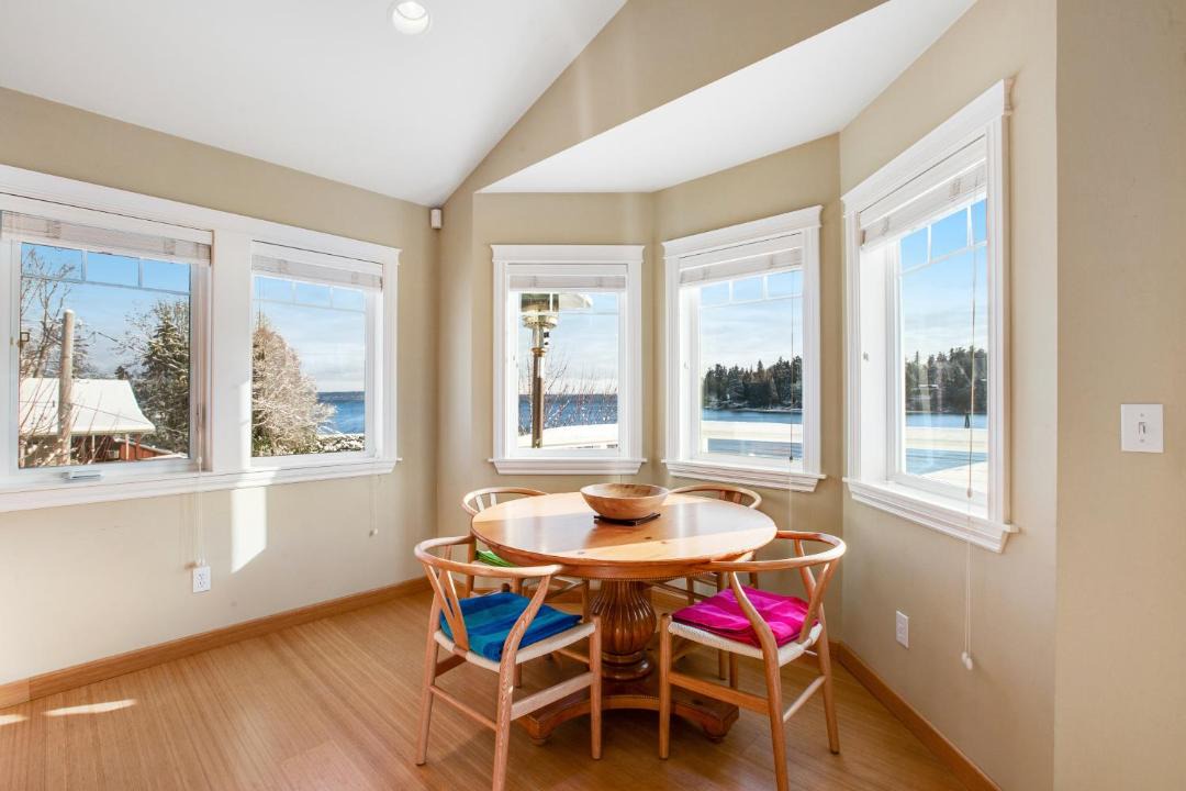 Photo of Livingroom in Suquamish