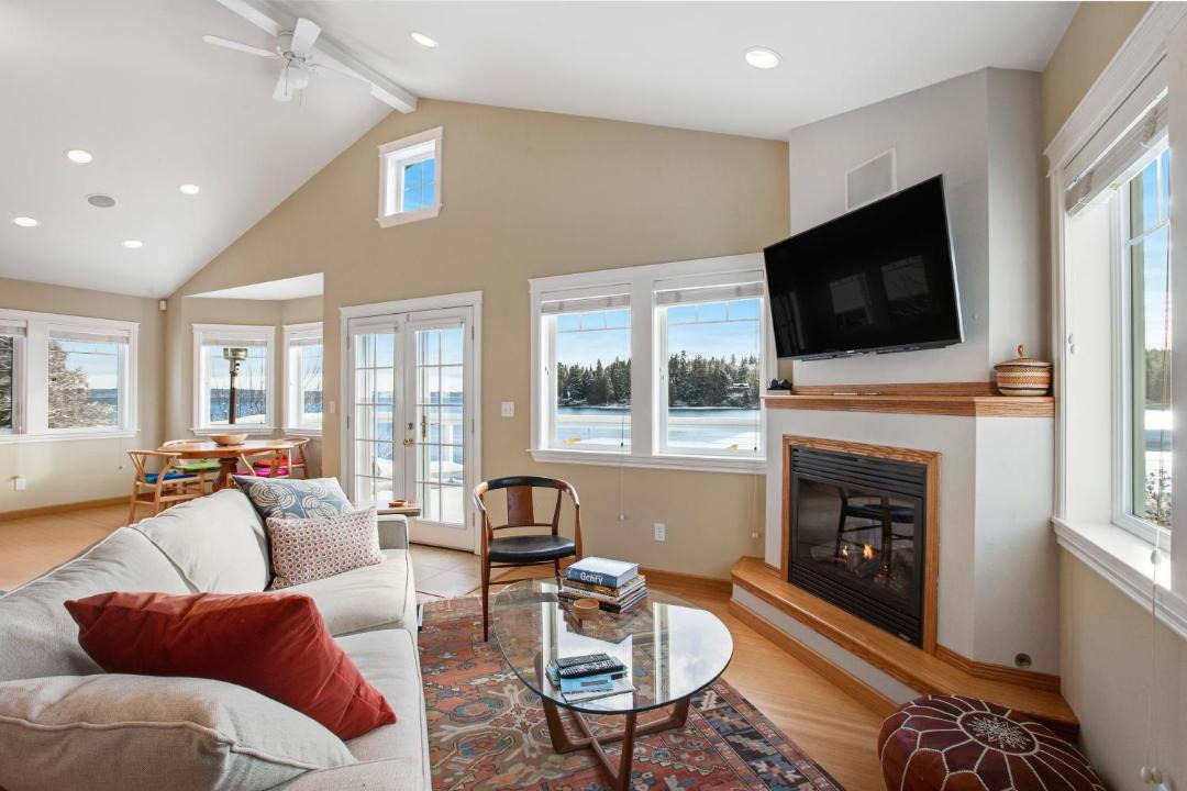 Photo of Livingroom in Suquamish