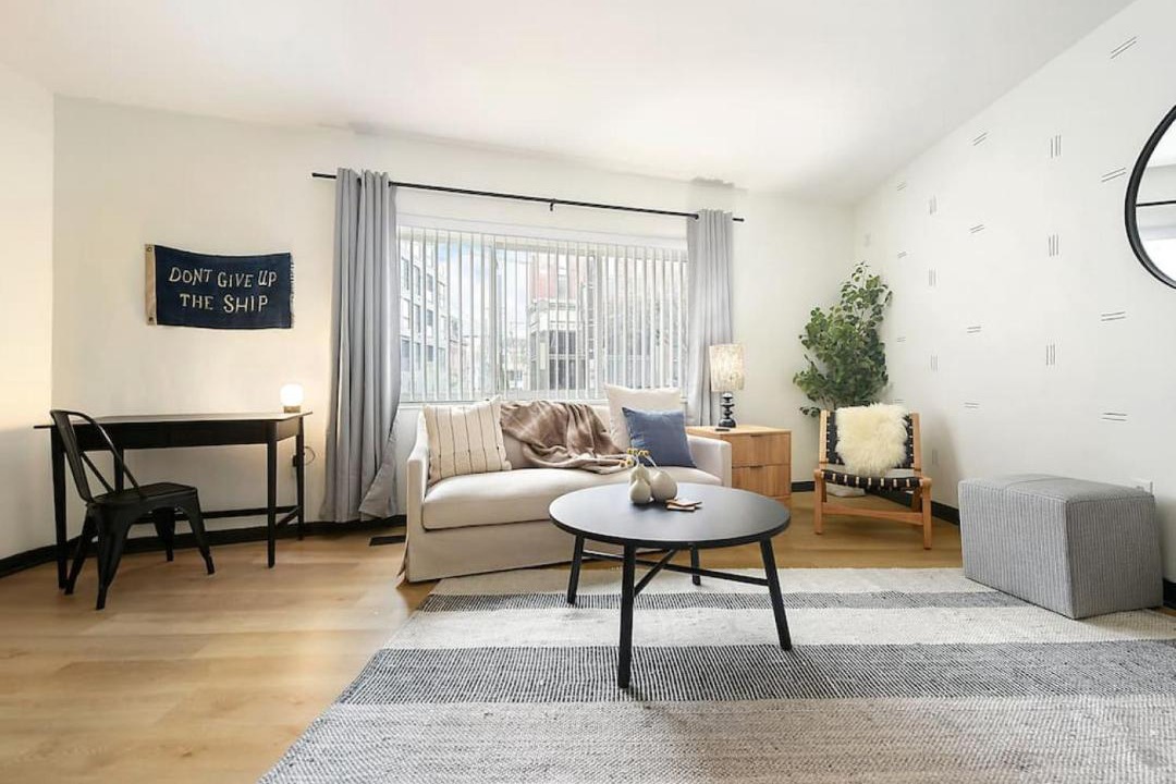 Photo of Livingroom in Lower Lawrenceville