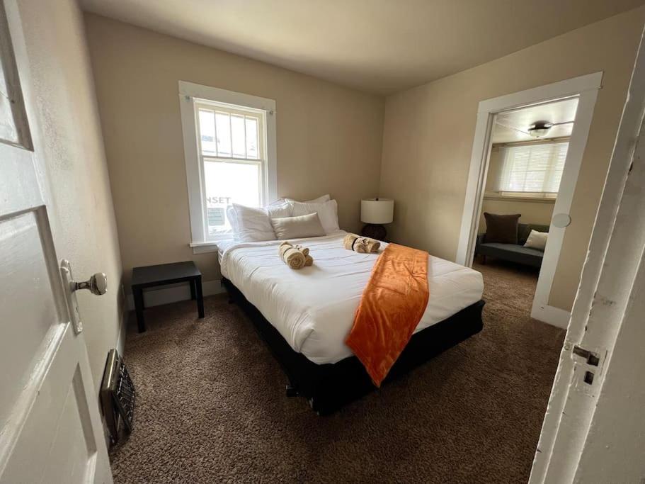 Photo of Bedroom in Central - Terry