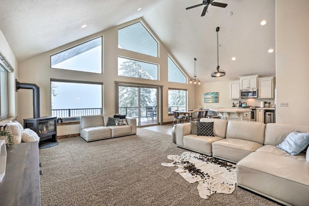 Photo of Livingroom in Loon Lake