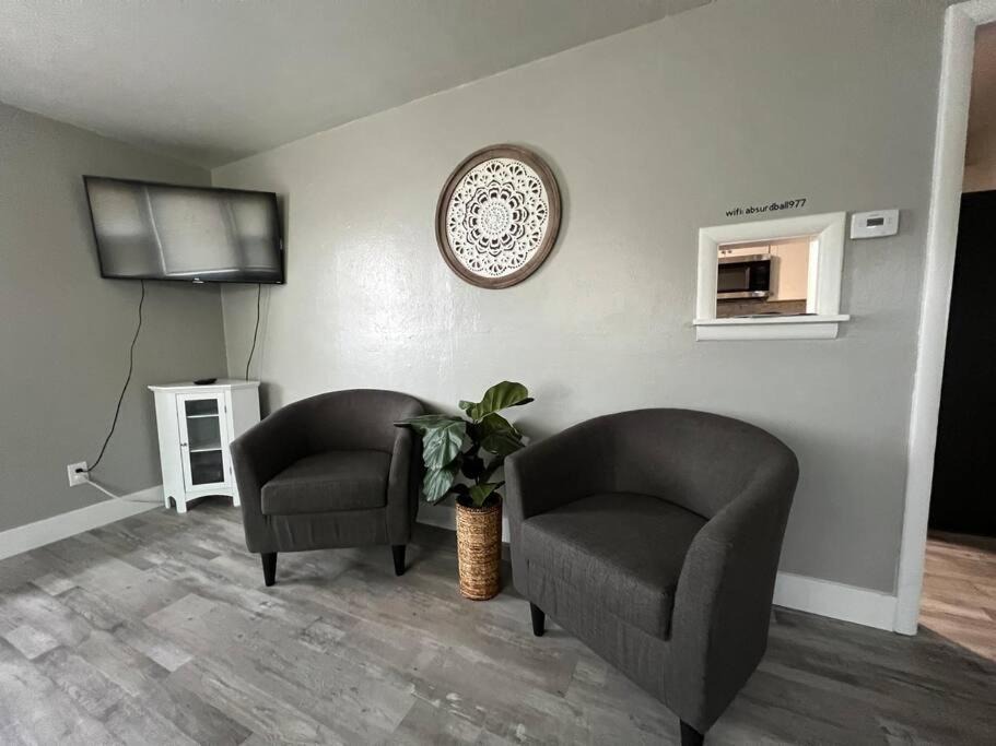 Photo of Livingroom in Central - Terry
