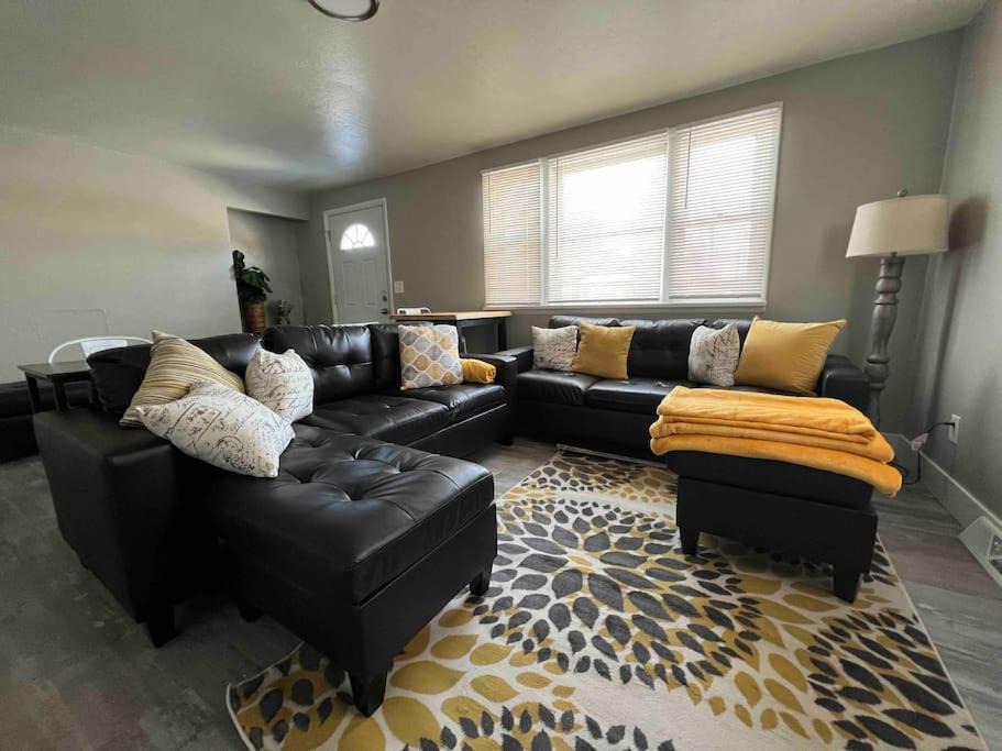 Photo of Livingroom in Central - Terry