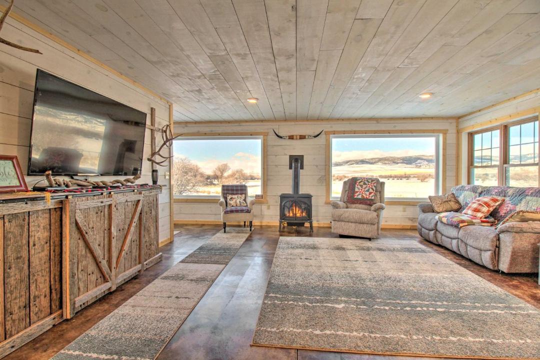 Photo of Livingroom in White Sulphur Springs