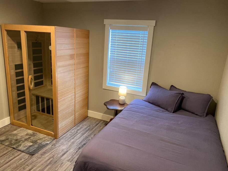 Photo of Bedroom in Oakridge