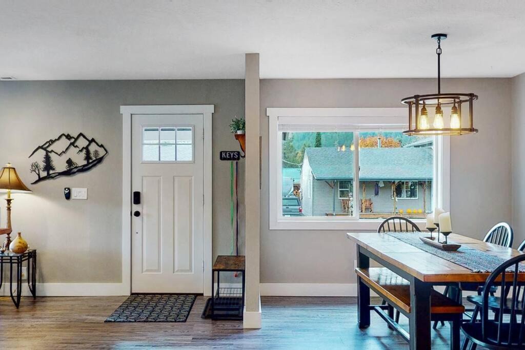 Photo of Livingroom in Oakridge