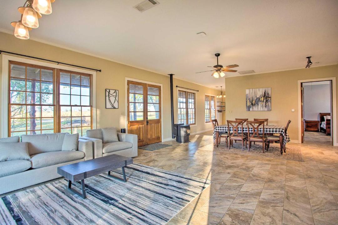 Photo of Livingroom in Gainesville