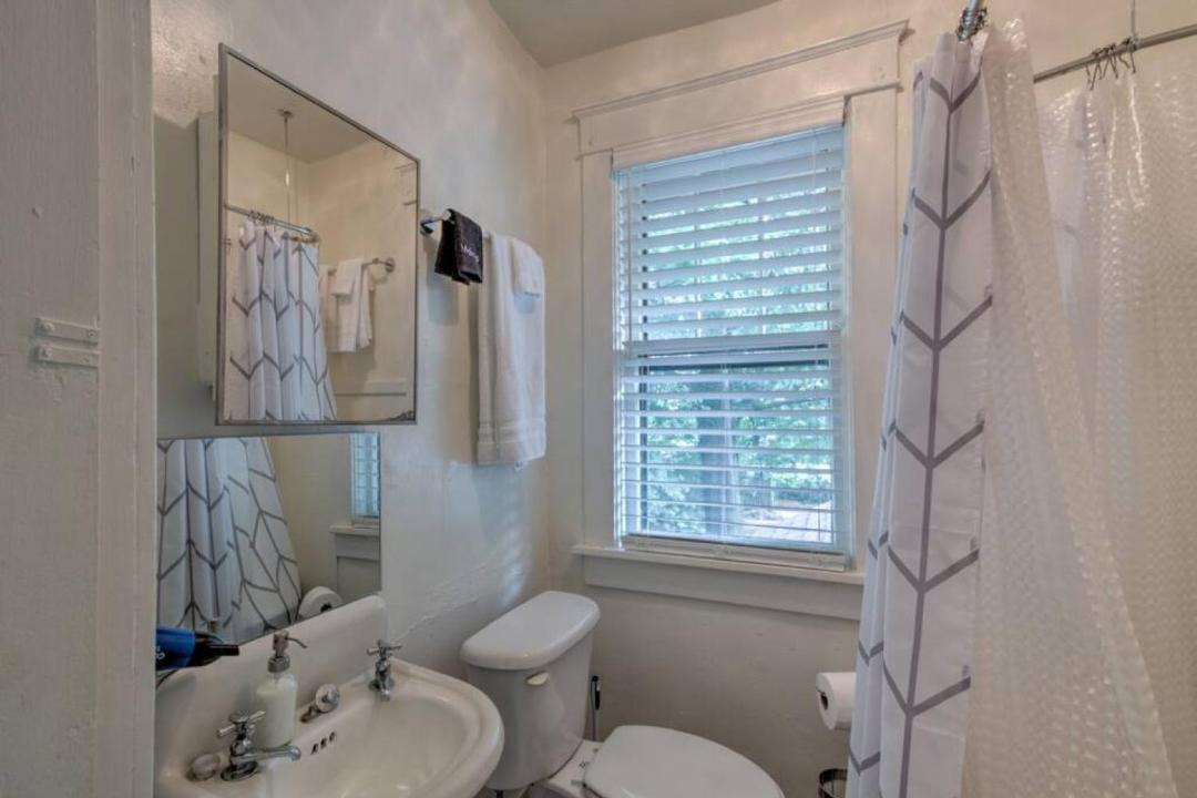 Photo of Bathroom in Cooper-Young Historic District