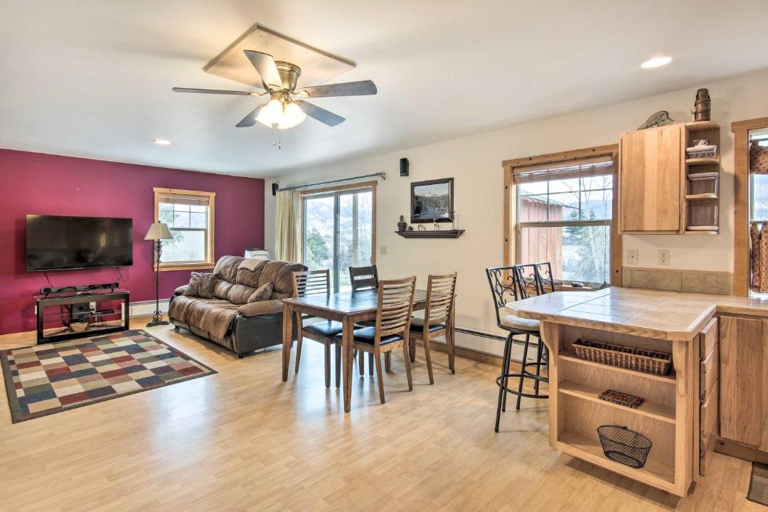 Photo of Livingroom in Emigrant