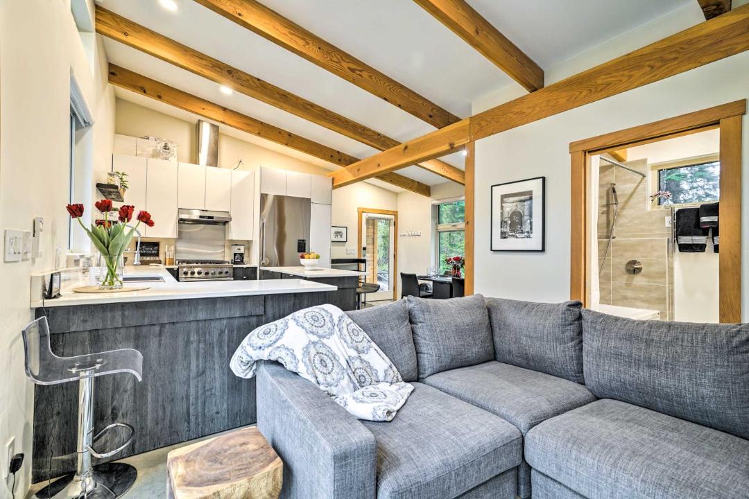 Photo of Livingroom in Gold Bar