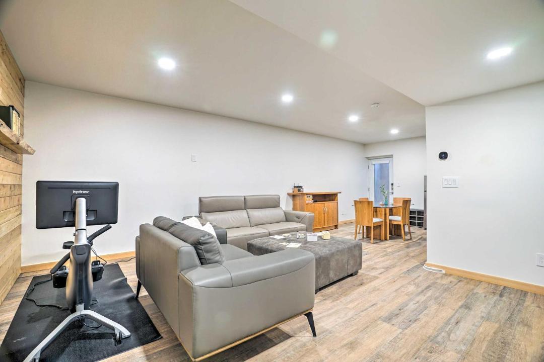 Photo of Livingroom in Gold Bar