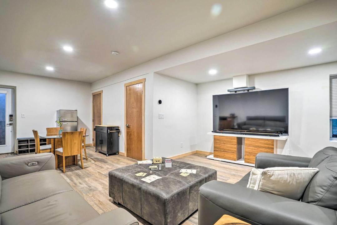 Photo of Livingroom in Gold Bar