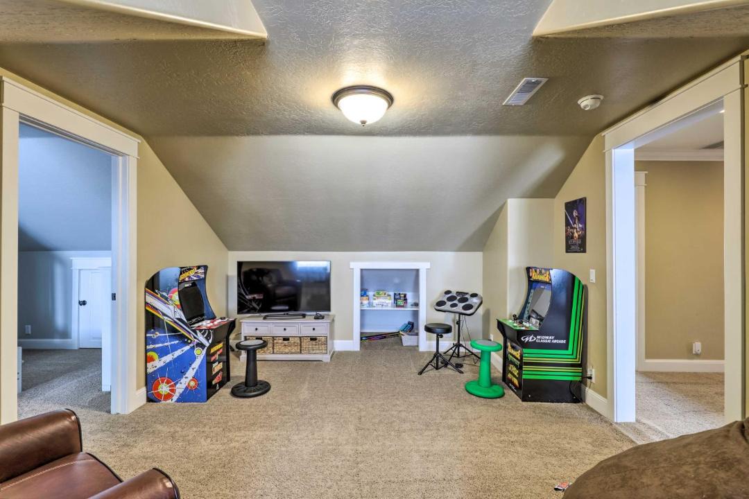Photo of Livingroom in Midway