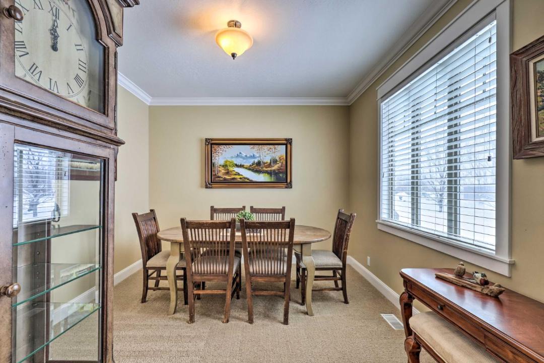 Photo of Livingroom in Midway