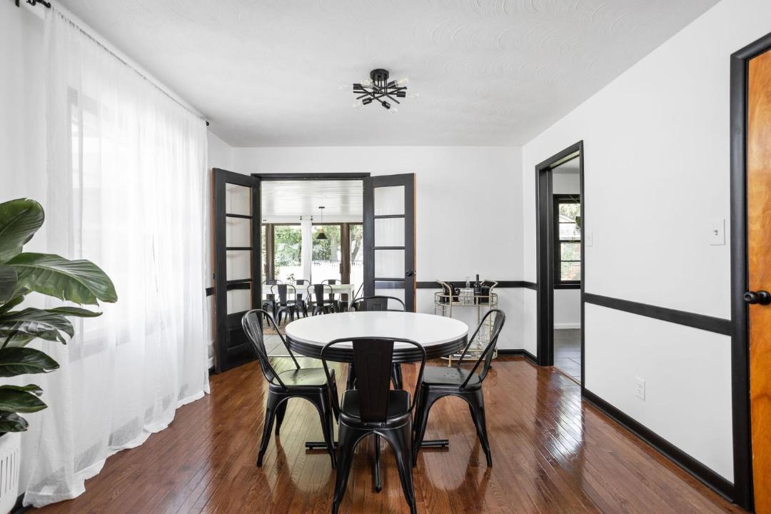 Photo of Livingroom in Lawrence