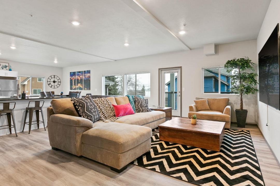 Photo of Livingroom in South Perry District