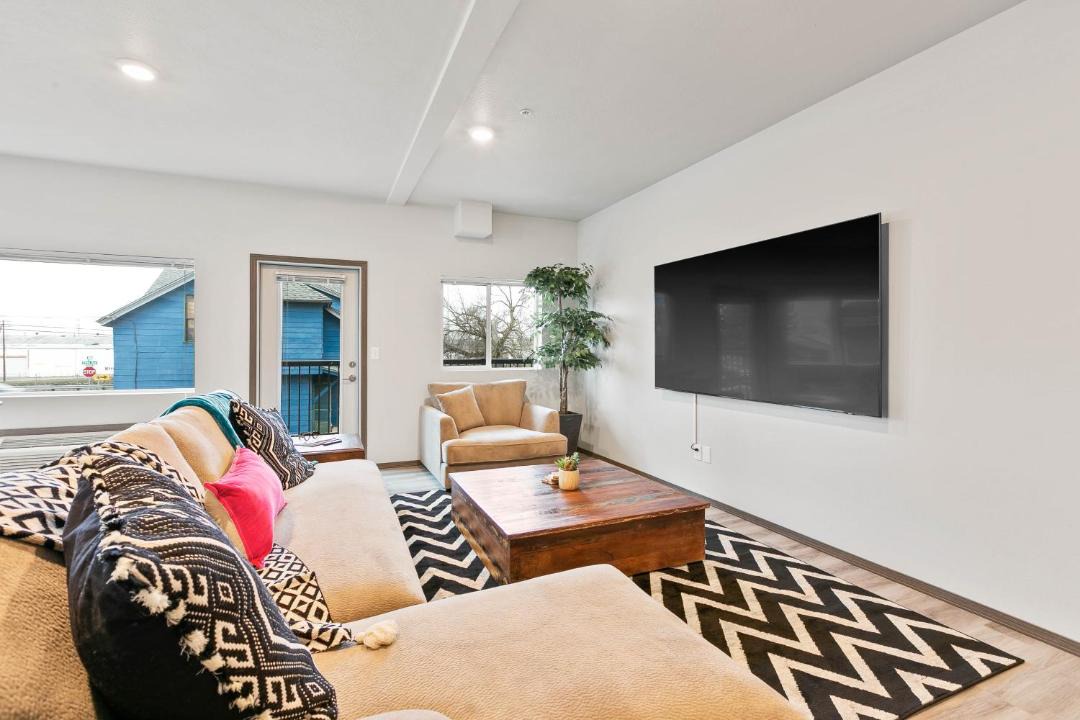 Photo of Livingroom in South Perry District