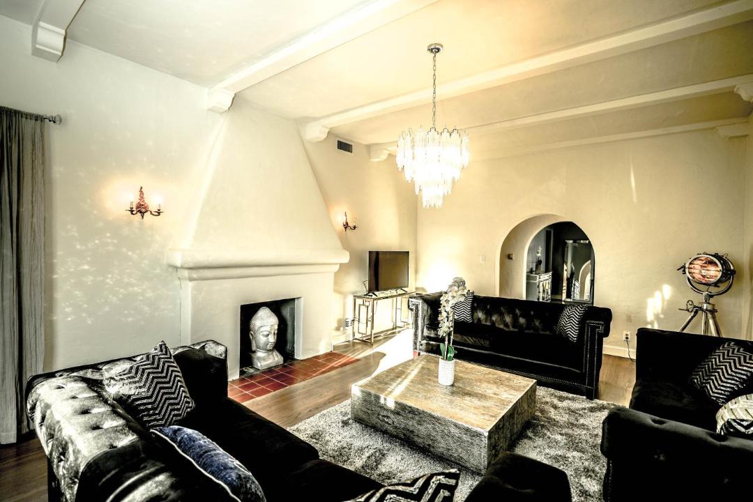 Photo of Livingroom in Beverly Grove