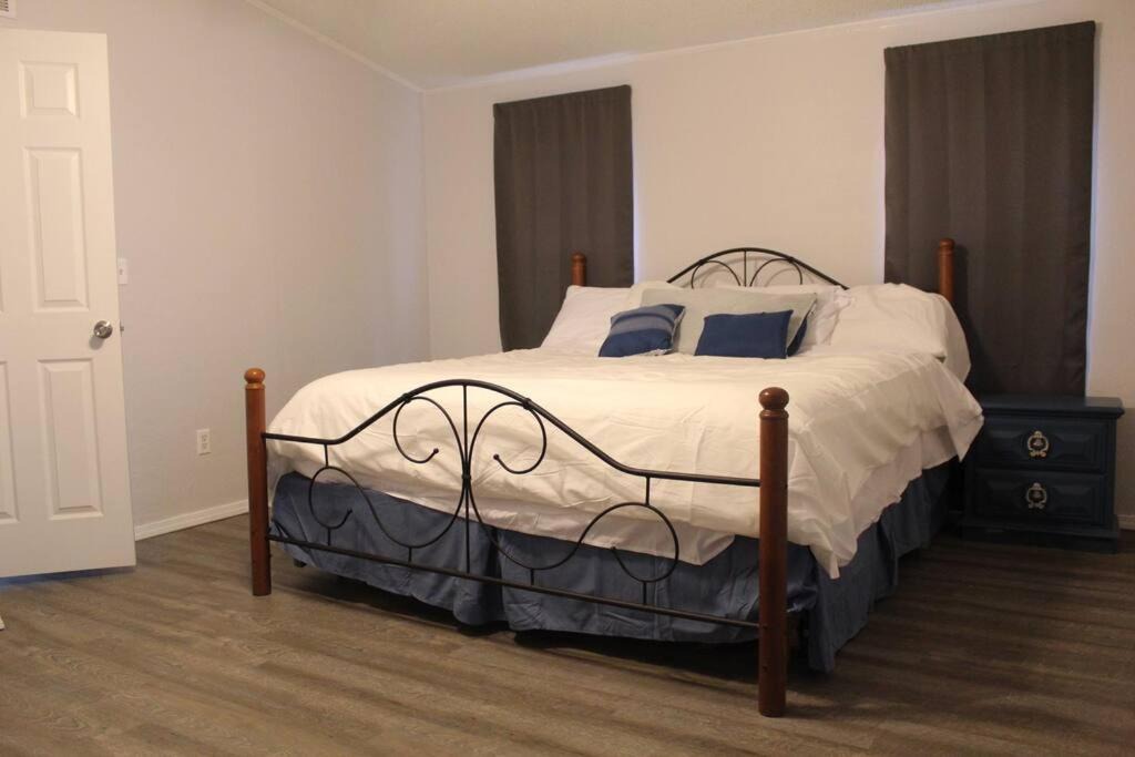 Photo of Bedroom in Grove