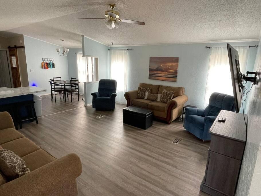 Photo of Livingroom in Grove