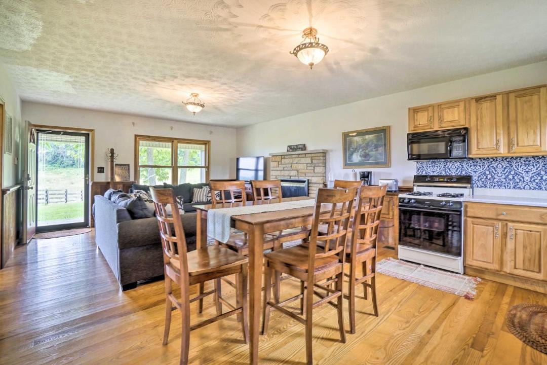 Photo of Livingroom in McArthur