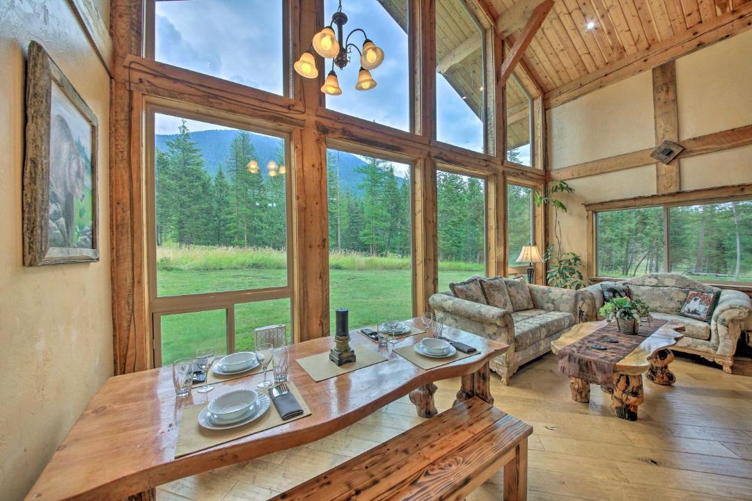 Photo of Livingroom in Eureka