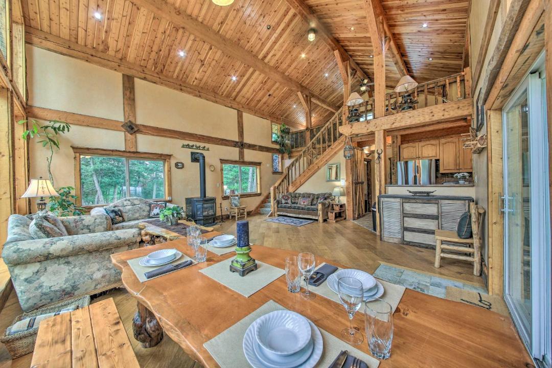 Photo of Livingroom in Eureka