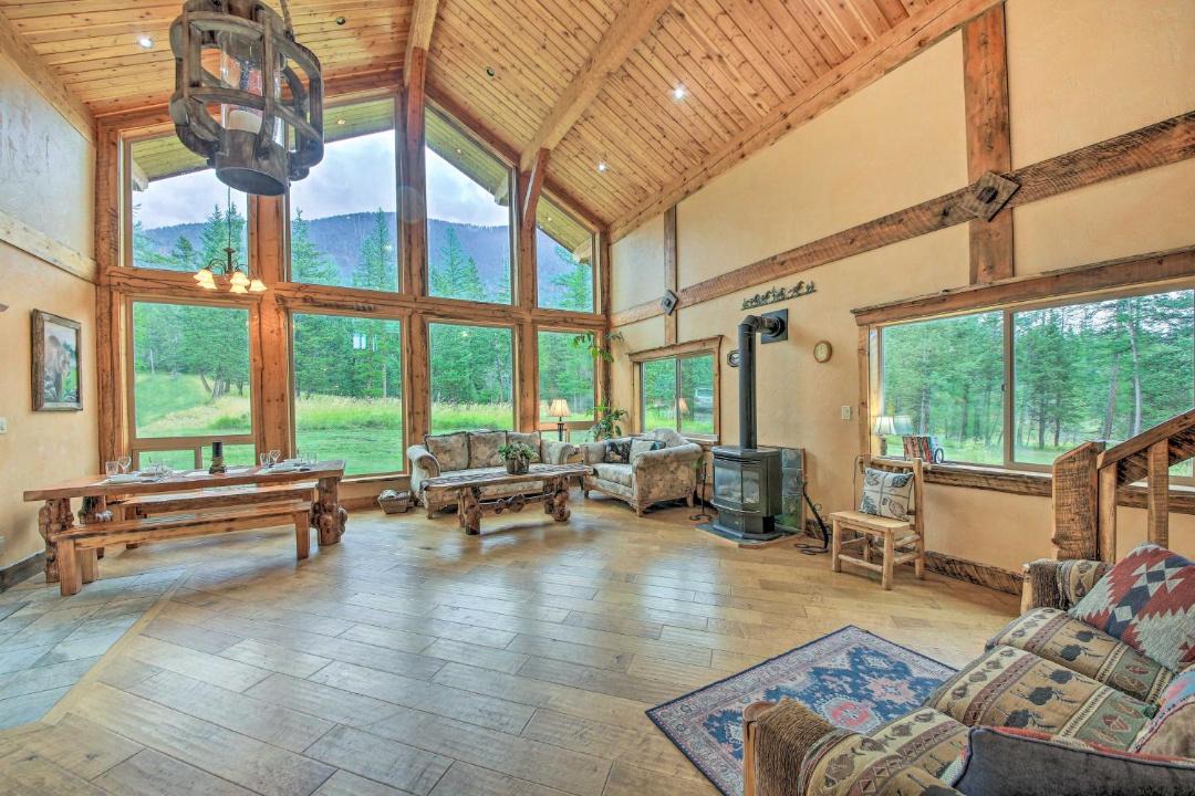 Photo of Livingroom in Eureka