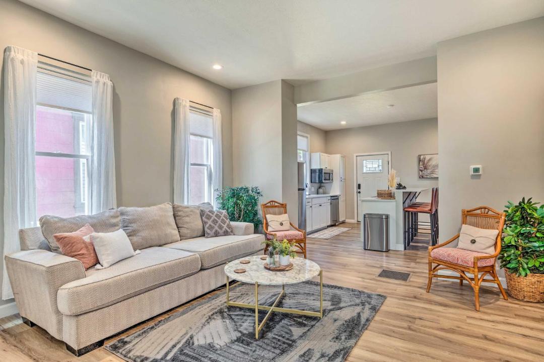 Photo of Livingroom in Near Eastside