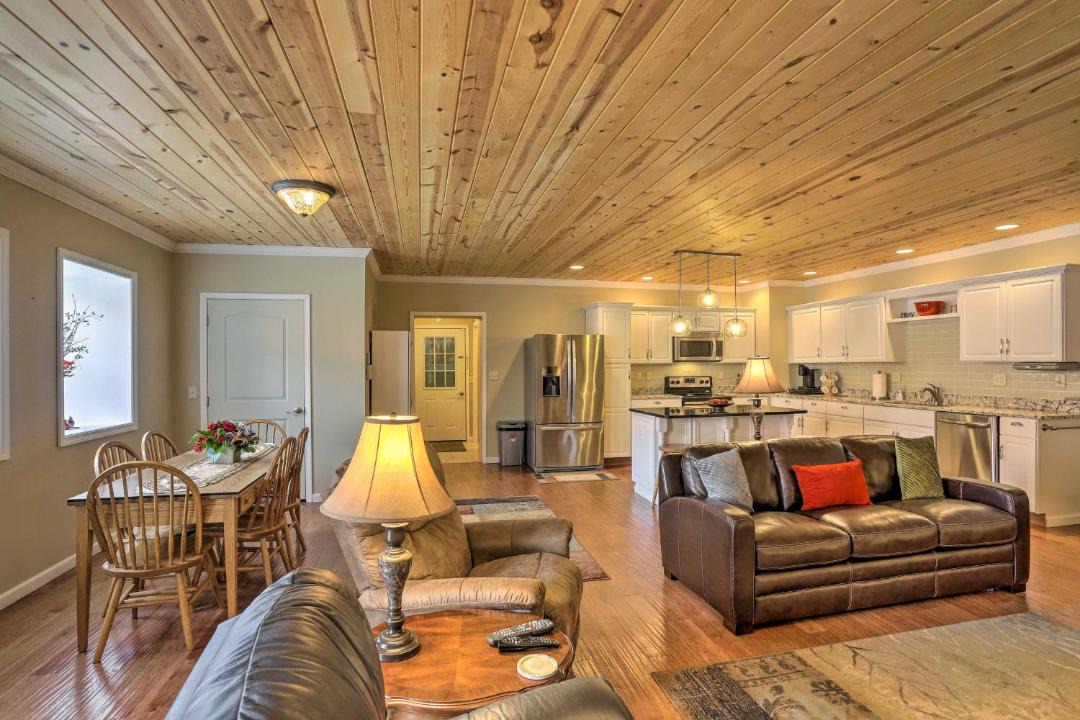 Photo of Livingroom in Tiffin