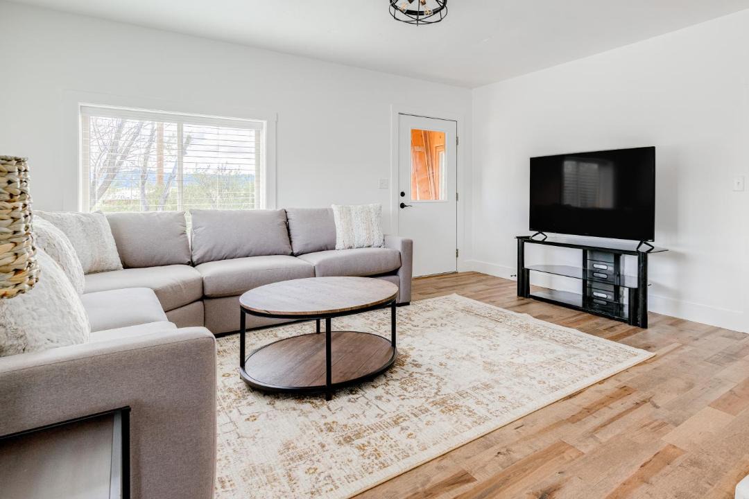Photo of Livingroom in Victor