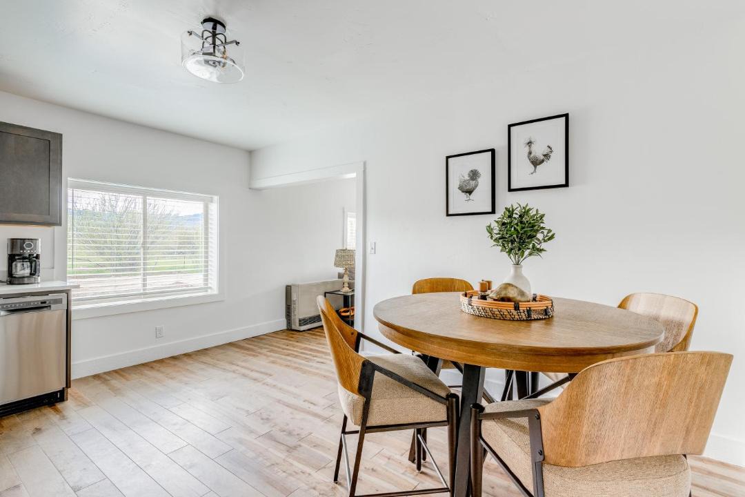 Photo of Livingroom in Victor
