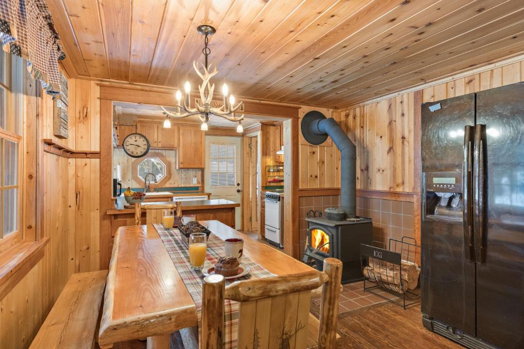 Photo of Livingroom in Island Park