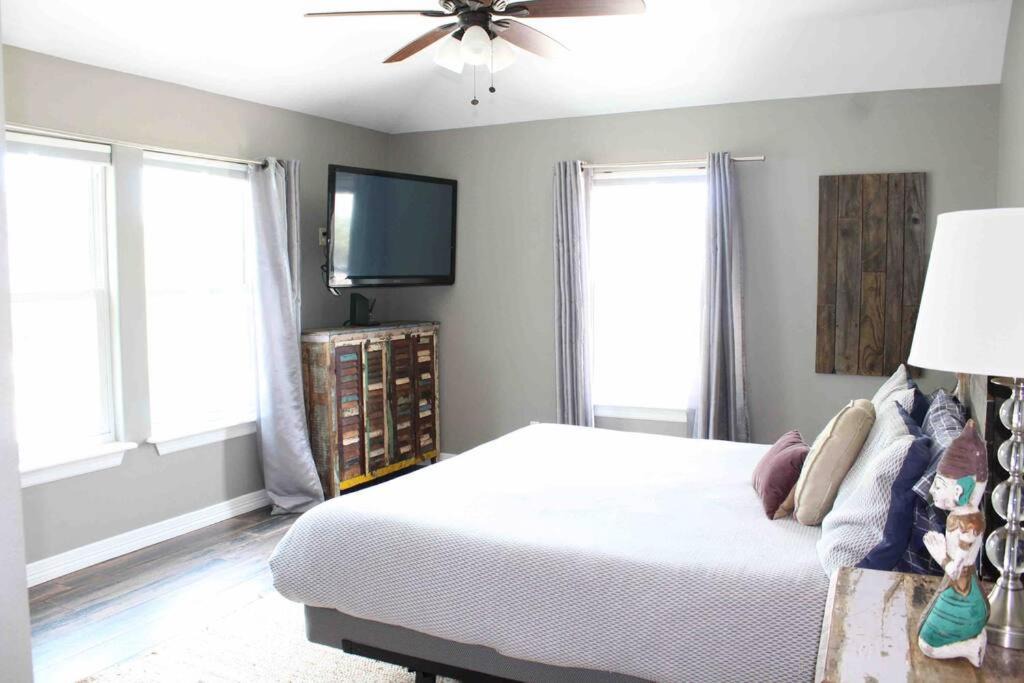 Photo of Bedroom in Pirates Beach