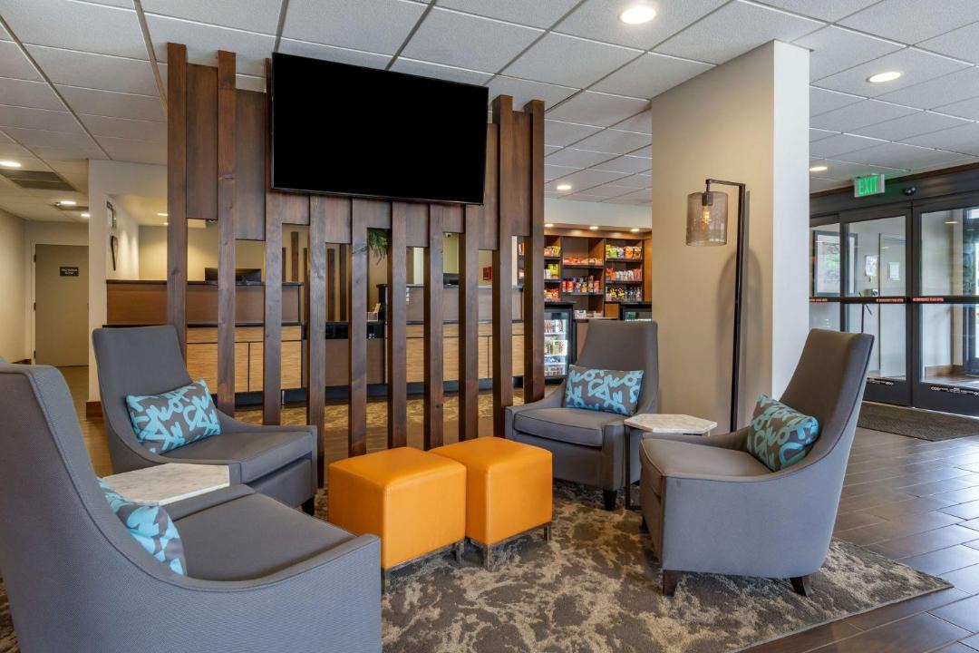 Photo of Livingroom in Marietta-Alderwood