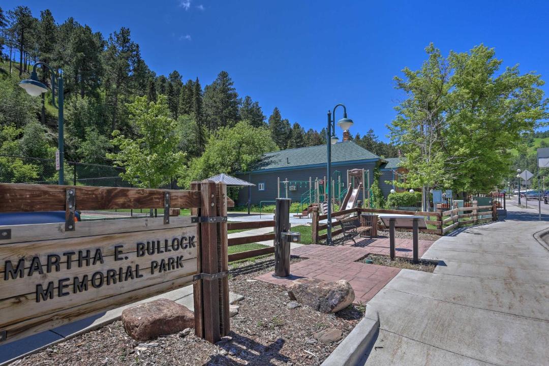 Photo of Others in Deadwood