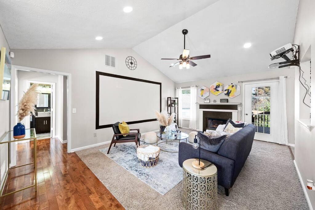 Photo of Livingroom in Lawrenceville