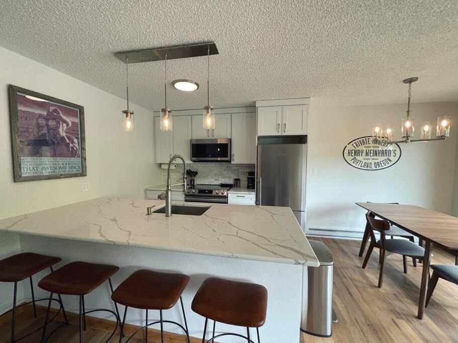 Photo of Livingroom in Warm Springs