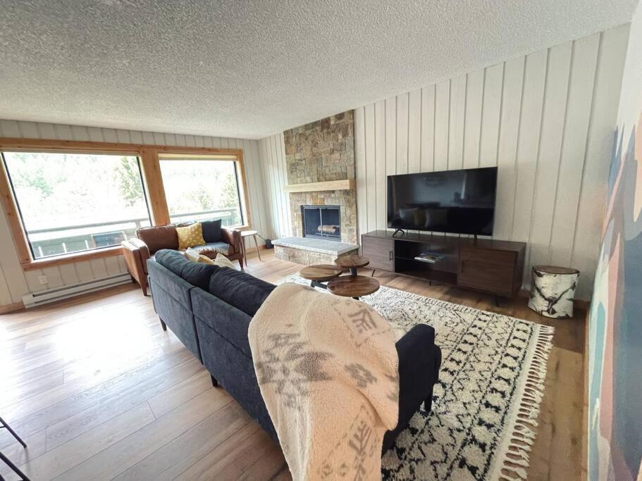 Photo of Livingroom in Warm Springs