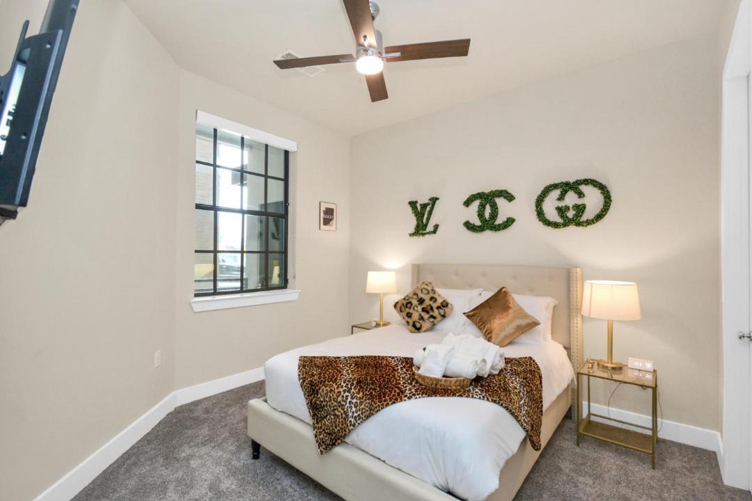 Photo of Bedroom in Washington Ave./ Memorial Park