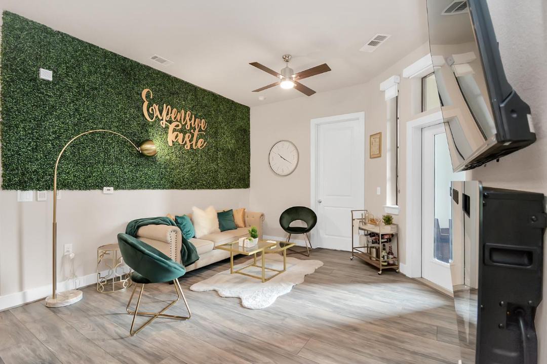 Photo of Livingroom in Washington Ave./ Memorial Park