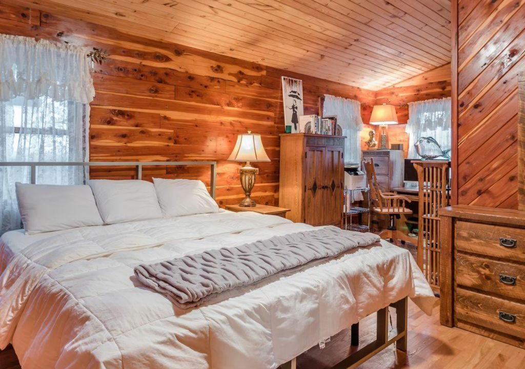Photo of Bedroom in Compton