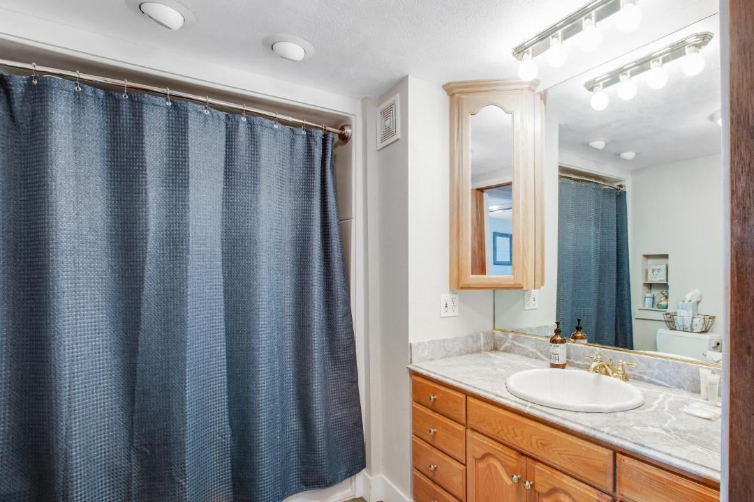 Photo of Bathroom in Depoe Bay