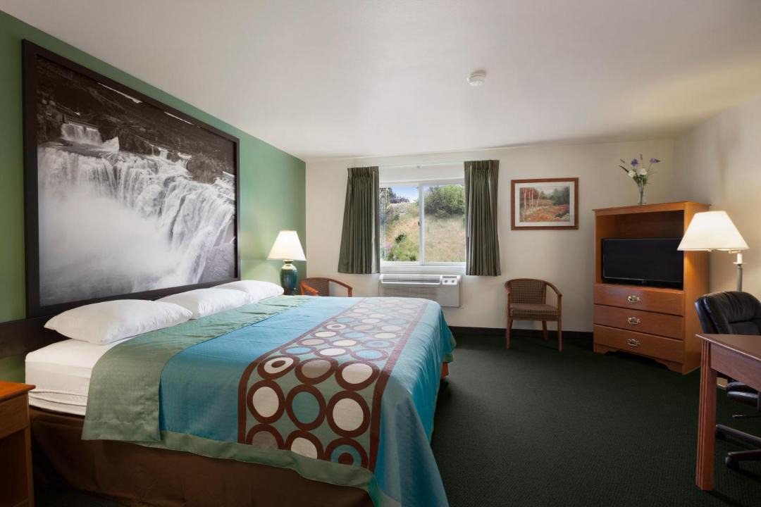 Photo of Bedroom in Salmon