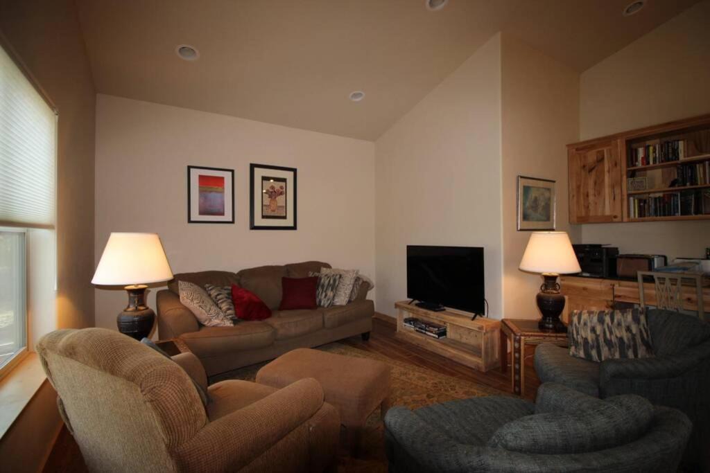 Photo of Livingroom in Whitehall